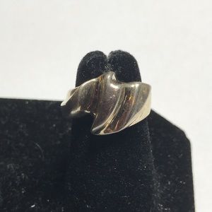 Pretty sterling heavy ring. Vintage